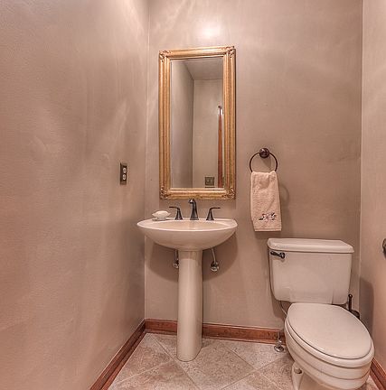 4th image of 1016 Carolyn Cir