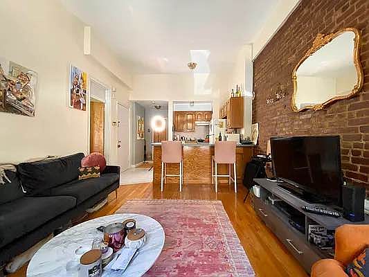 2nd image of 254 W 71st St APT 1A