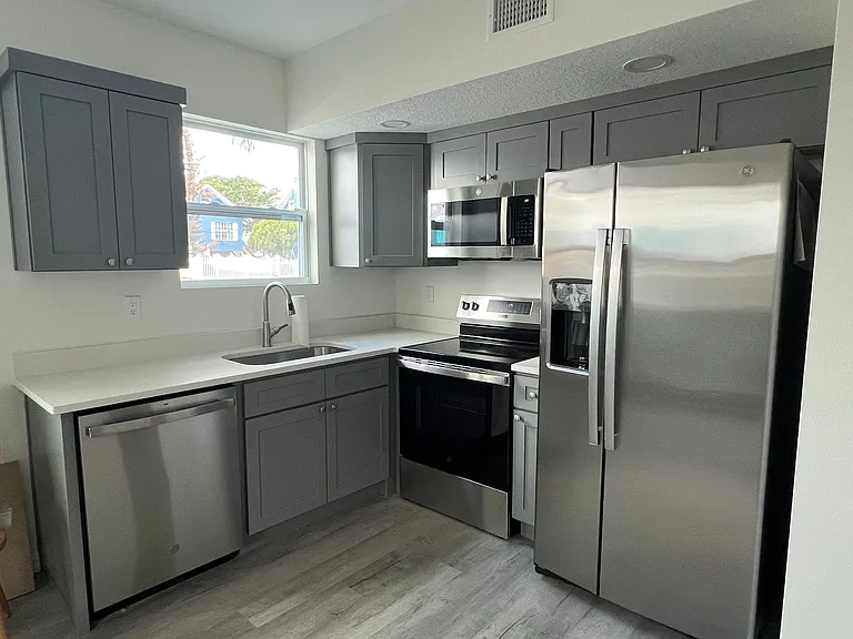 219 S Grandview Ave — Photo 1