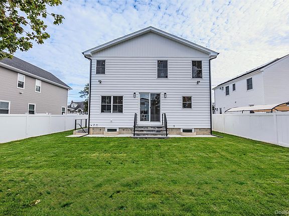 4th image of 2439 Berkeley Place
