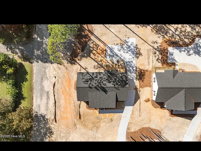 215 Beech St — Photo 2