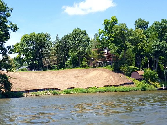 3rd image of 1104 Holiday Dr