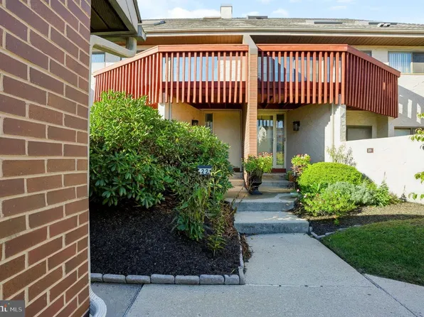 593 Geneva Dr APT 22, Mechanicsburg, PA 17055