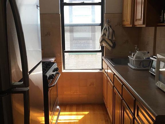 3rd image of 2511 30th Ave APT 2R