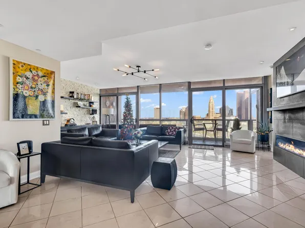 1 Miranova Pl APT 2010, Columbus, OH 43215