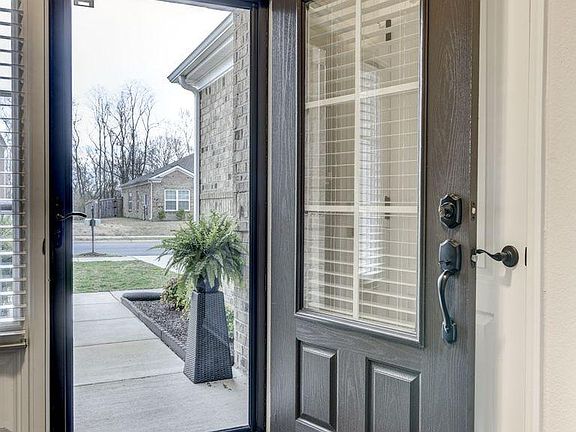3rd image of 828 Mesa Verde Pl
