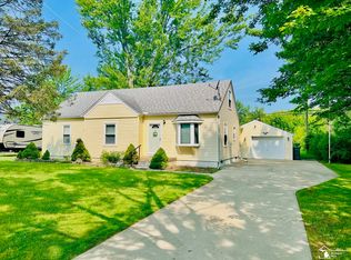 29696 Fort St, Rockwood, MI 48173