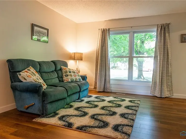 3800 Farmbrook Dr — Photo 3