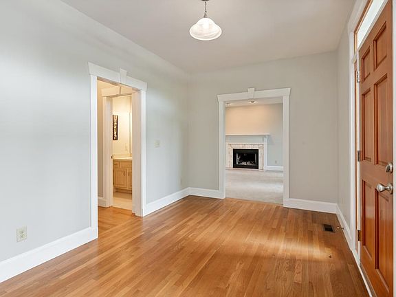 Foyer leading to livingroom