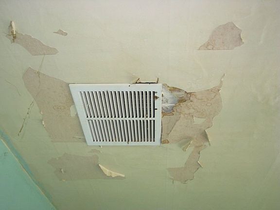 4th image of 631 Main St