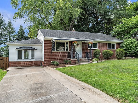 4th image of 217 W McKay St