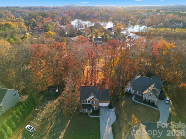 447 Leaf Arbor Ct, Clover, SC 29710