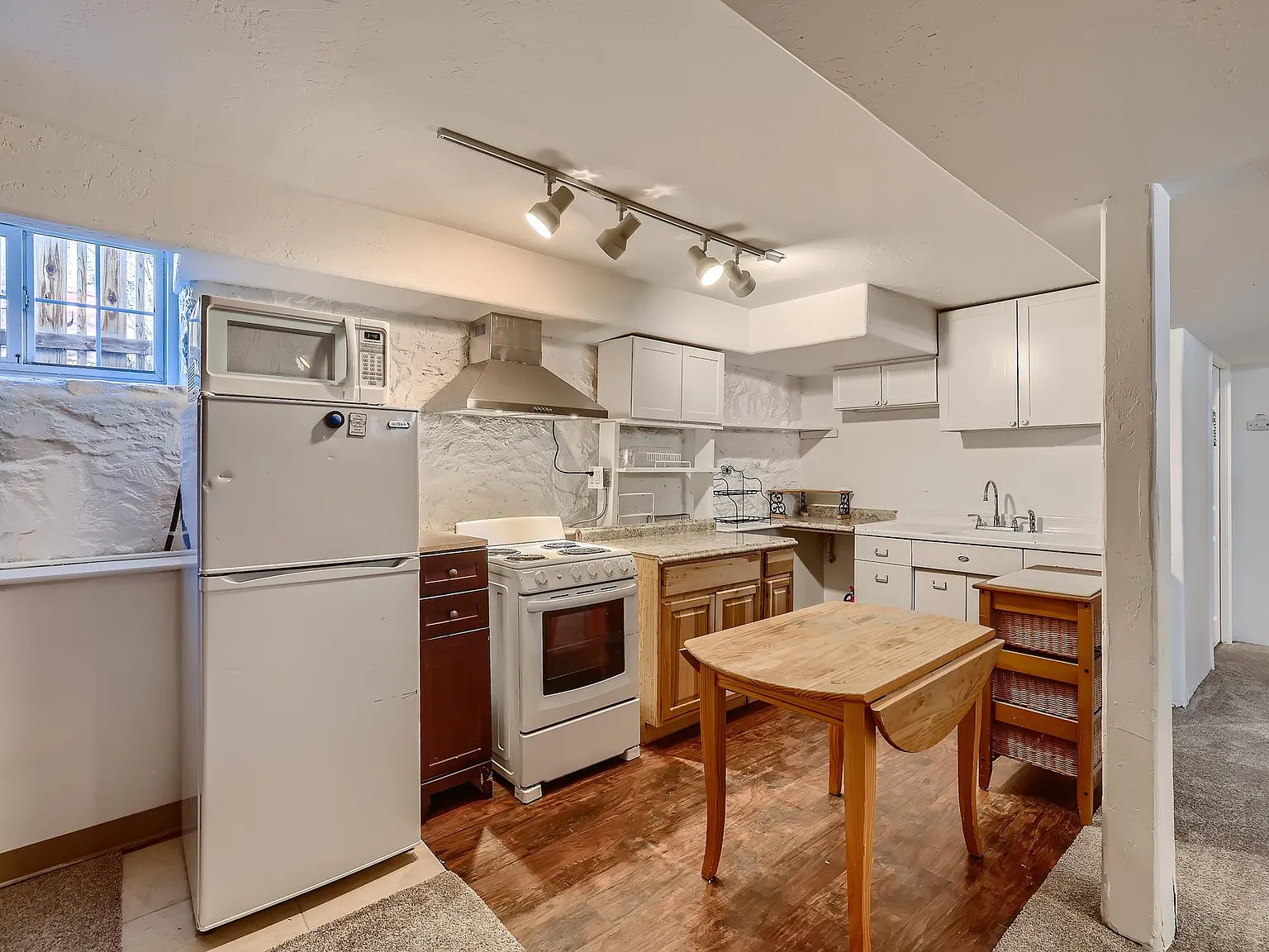 2 bed, 1100 sqft, $1,895 — Photo 4