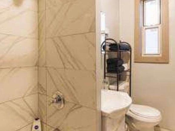 5th image of 644 Lafayette Ave #4DD