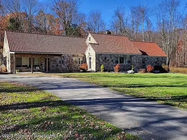 533 Gardner Rd, Roaring Brook Township, PA 18444
