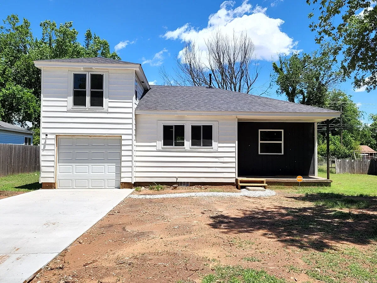 3 bed, 1.0 bath, 1000 sqft, $1,250 — Photo 1