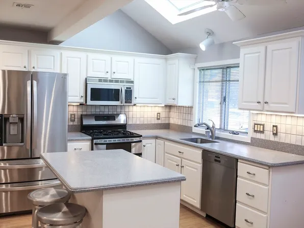 5 Applewood Ln, Franklin, MA 02038