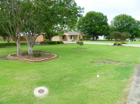 1004 Palamino Dr, Leonard, TX 75452