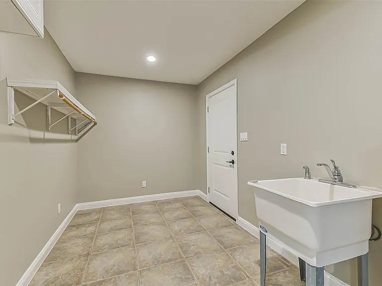15320 Mound Rd — Photo 39