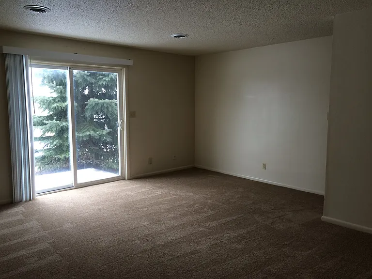 510-542 Hycliff Dr N — Photo 28