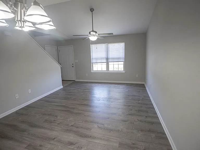 1405 Greensboro Dr — Photo 5