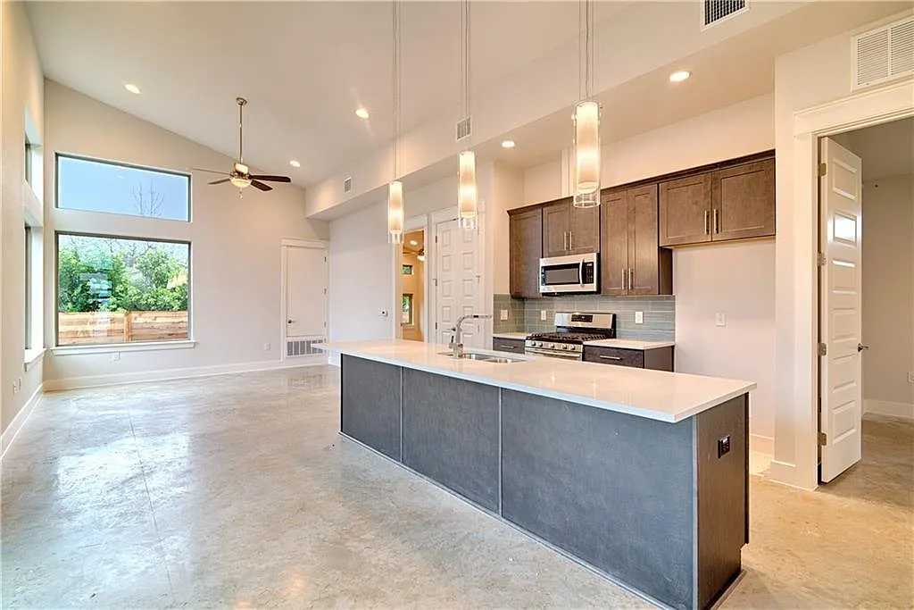 2 bed, 2.0 bath, 1016 sqft, $2,695 — Photo 3