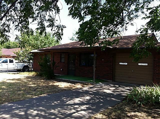 1st image of 802 SE 14th St