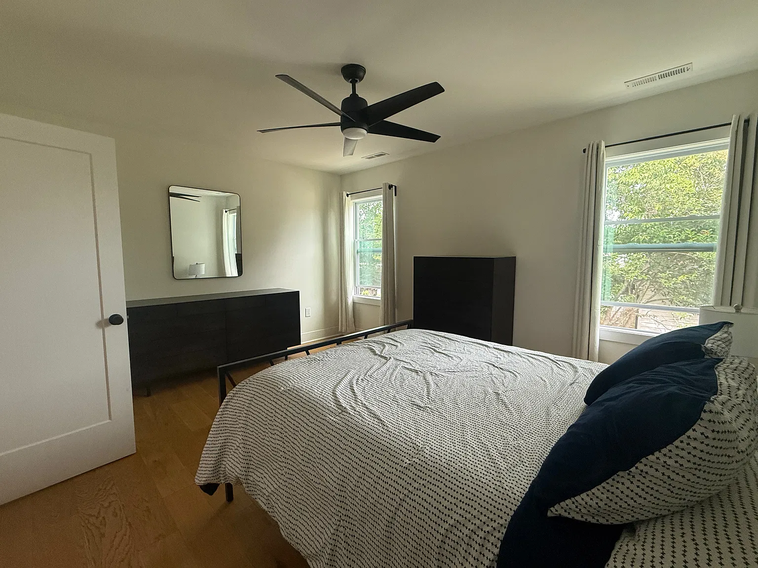 4 bed, 3.5 bath, 2240 sqft, $4,600 — Photo 4