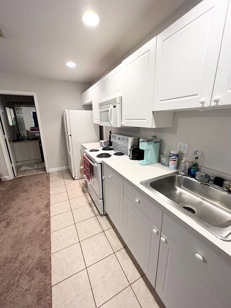Southwood: Detached Studio - Utilities Included — Photo 3