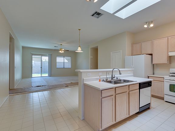 4th image of 1111 Stoneypeak Ave