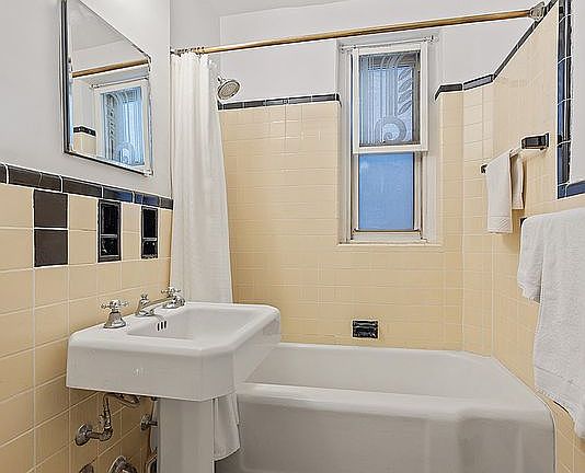 4th image of 360 Clinton Ave APT 1R