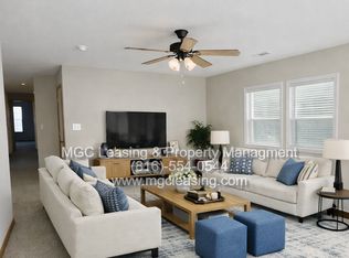 622 Willow Ln APT B, Peculiar, MO 64078