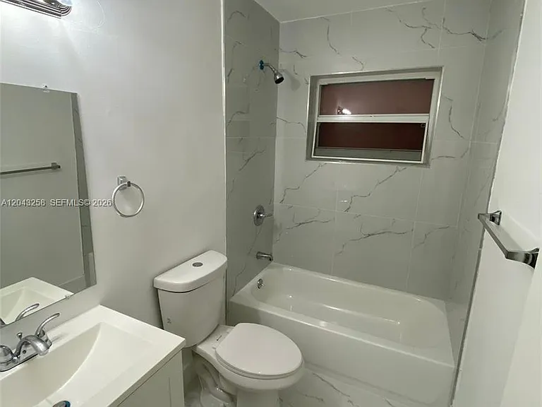 1842 Madison St #3 — Photo 2
