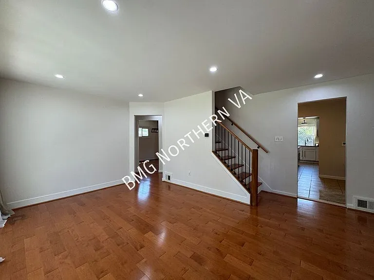 1909 Rollins Dr — Photo 4