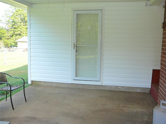 4th image of 206 Stone Dr
