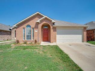 1012 Maria Dr, Grand Prairie, TX 75052
