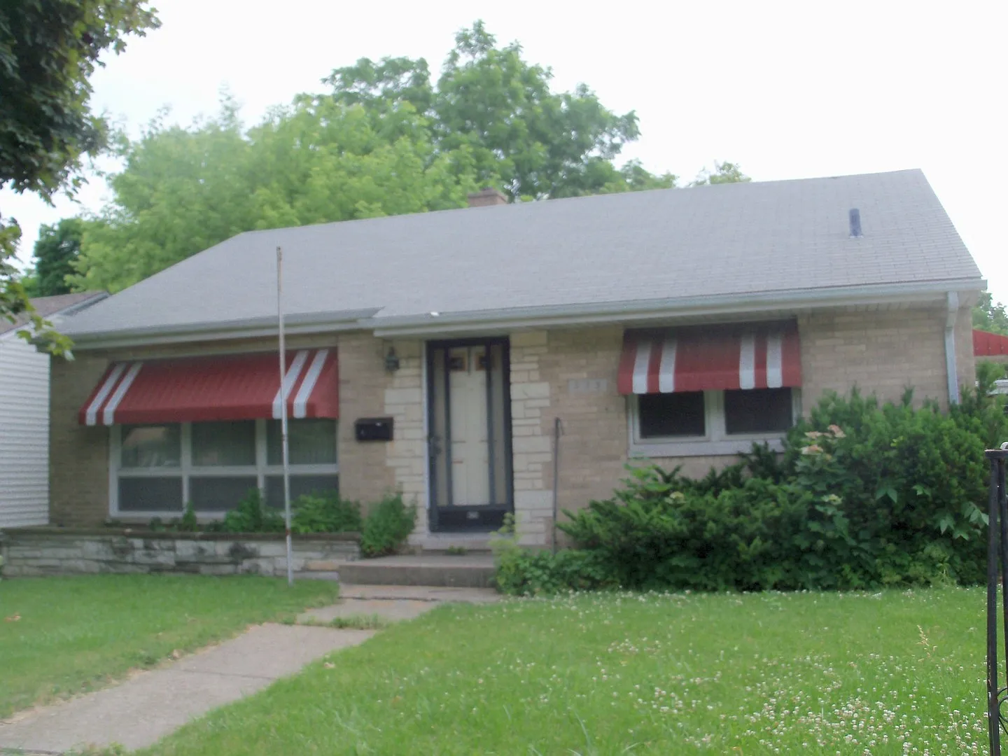 623 N Lewis Ave photo 1
