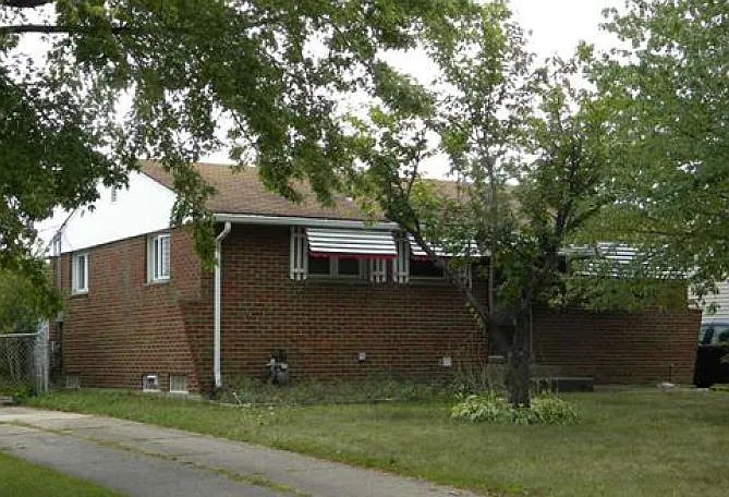 6399 Sandfield Dr photo 1