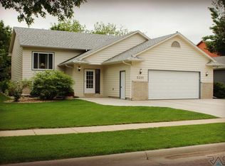 5305 E 28th St, Sioux Falls, SD 57110
