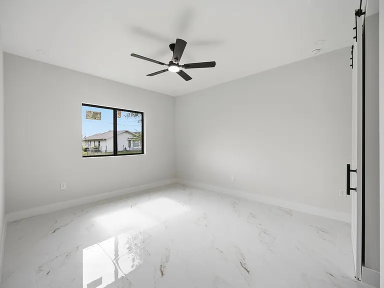 1299 Barton Ave — Photo 10