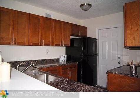 4th image of 285 NE 41st Ct