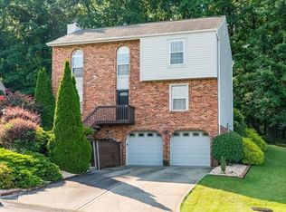 827 Windgap Dr, Cranberry Township, PA 16066