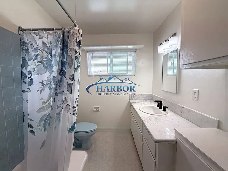 213 W Manchester Blvd #6 — Photo 8