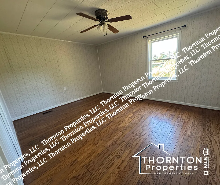 5 bed, 2536 sqft, $1,300 — Photo 4
