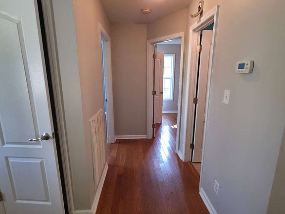 5th image of 60 Cobblestone Dr