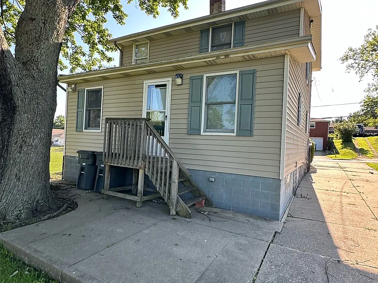 1444 Hyde Park Ave — Photo 5
