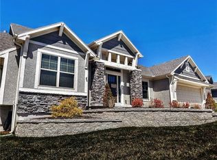 5800 Barn Hill Rd, Parkville, MO 64152