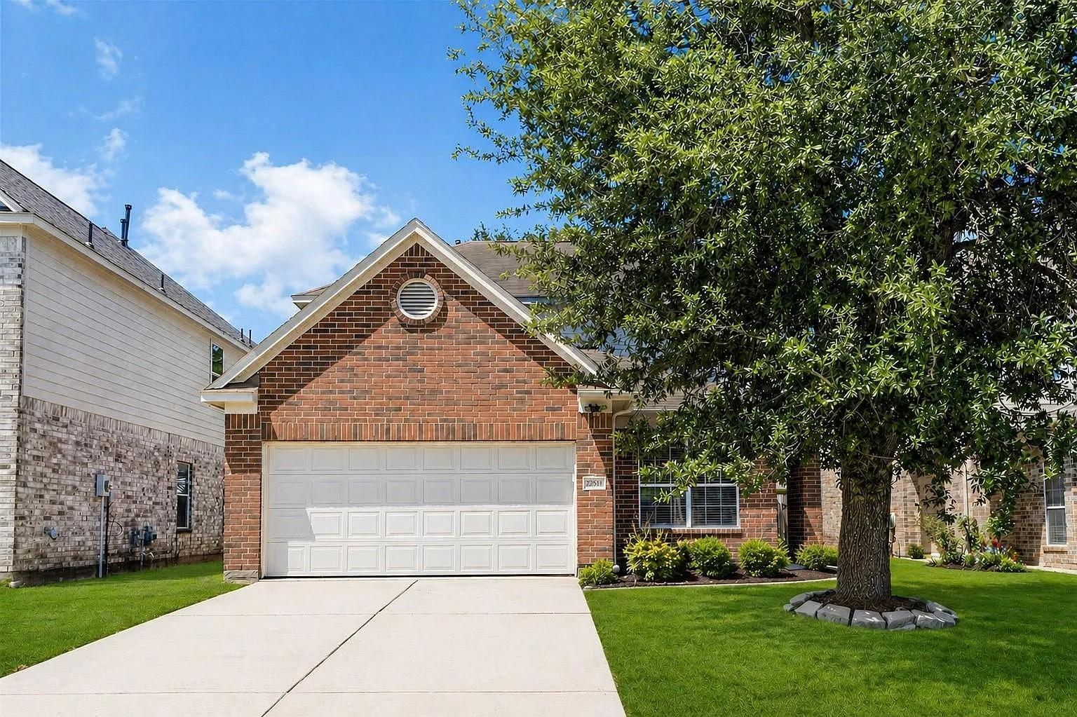 4 bed, 2.5 bath, 2405 sqft, $2,150 — Photo 1