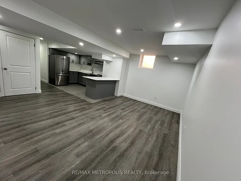 126 Frank Kelly Dr #BASEMENT — Photo 11
