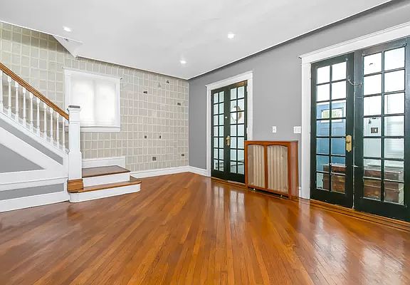 4th image of 85-38 105th St